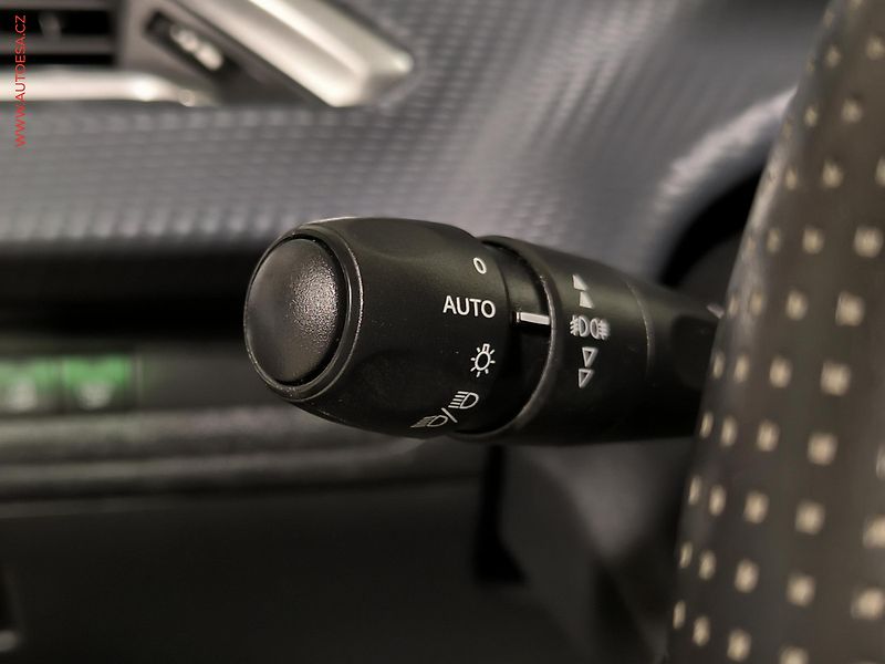 Peugeot 208 (2016) 1.2i, 1.maj,ČR, Navigace - fotka 16 z 17