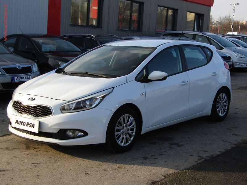 Kia Ceed (2014) 1.4 CRDi, ČR, AC, TZ, temp - fotka 3 z 15
