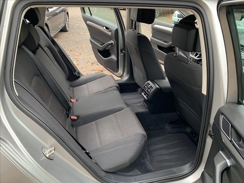 Volkswagen Passat 2,0 TDI,ČR - fotka 16 z 17