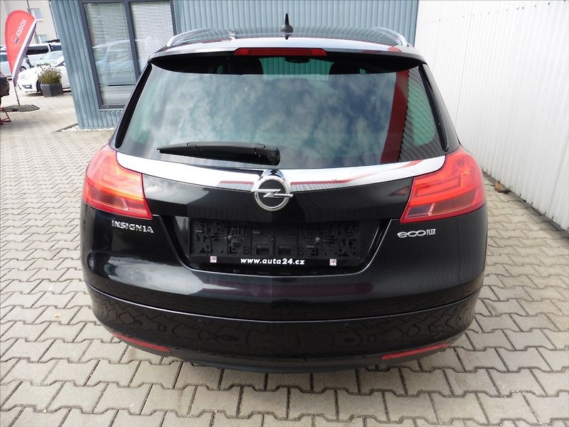 Opel Insignia 2,0   Cosmo Sports Tourer - fotka 15 z 16
