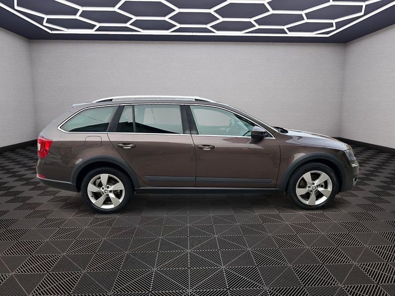 Škoda Octavia (2015) Scout 2.0Tdi 135Kw DSG - fotka 8 z 31