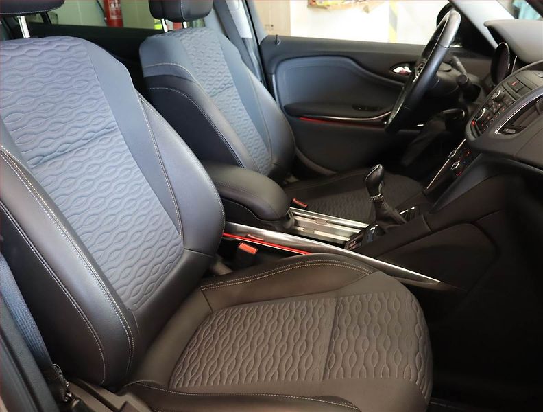 Opel Zafira (2015) 2.0 CDTI, Serv.kniha, Navi - fotka 9 z 19