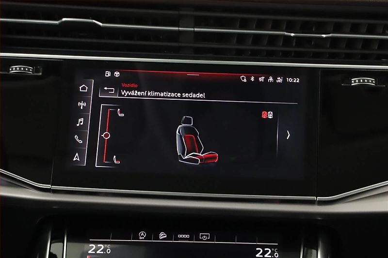 Audi Q8 (2023) 55 TFSI, Výhřev, Kamera - fotka 18 z 29