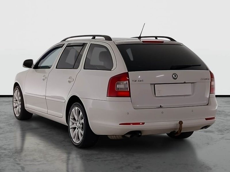 Škoda Octavia (2011) Elegance 2.0 TDI, 4X4 - fotka 4 z 18