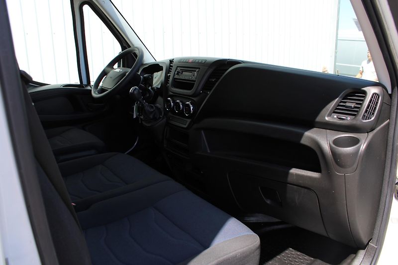 Iveco Daily 35C160 2,3 Skříň+čelo+klima - fotka 11 z 19