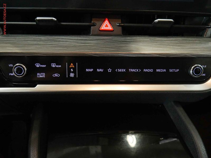 Kia Sportage (2023) 1.6 T-GDi, ČR, AT, LED - fotka 17 z 22