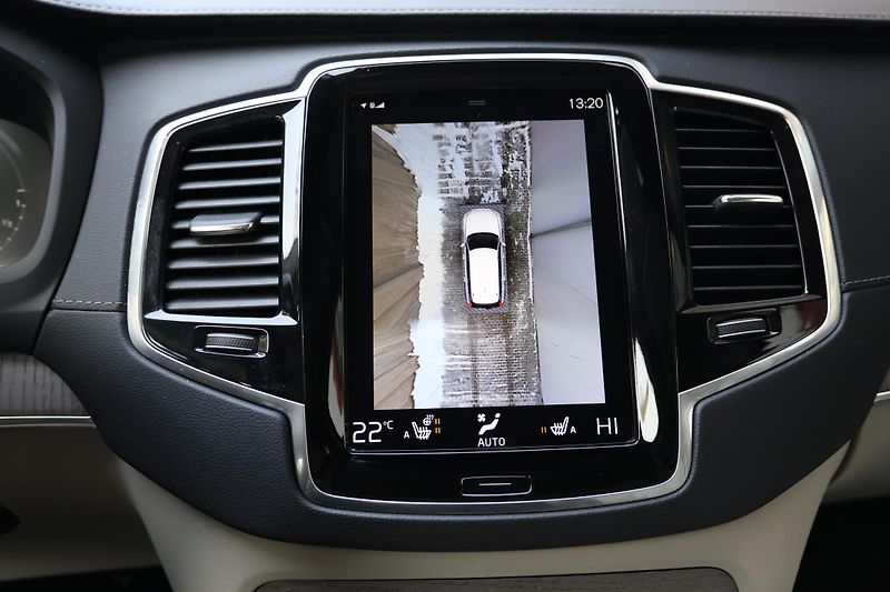 Volvo XC90 (2021) T8 AWD Plug-in Hybrid - fotka 16 z 25