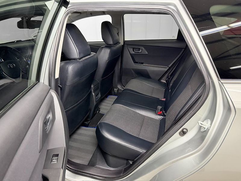 Toyota Auris 1.8 HYBRID e-CVT TS STYLE, KEY - fotka 10 z 18