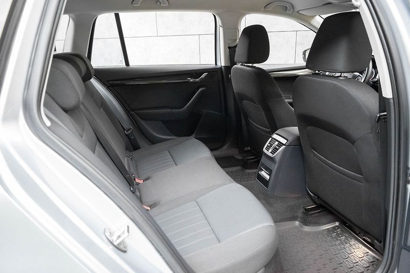 Škoda Octavia 1.6 TDI*85kW*STYLE*DPH* - fotka 12 z 36