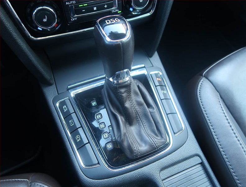 Škoda Superb (2013) Laurin&Klement 2.0 TDI - fotka 13 z 15