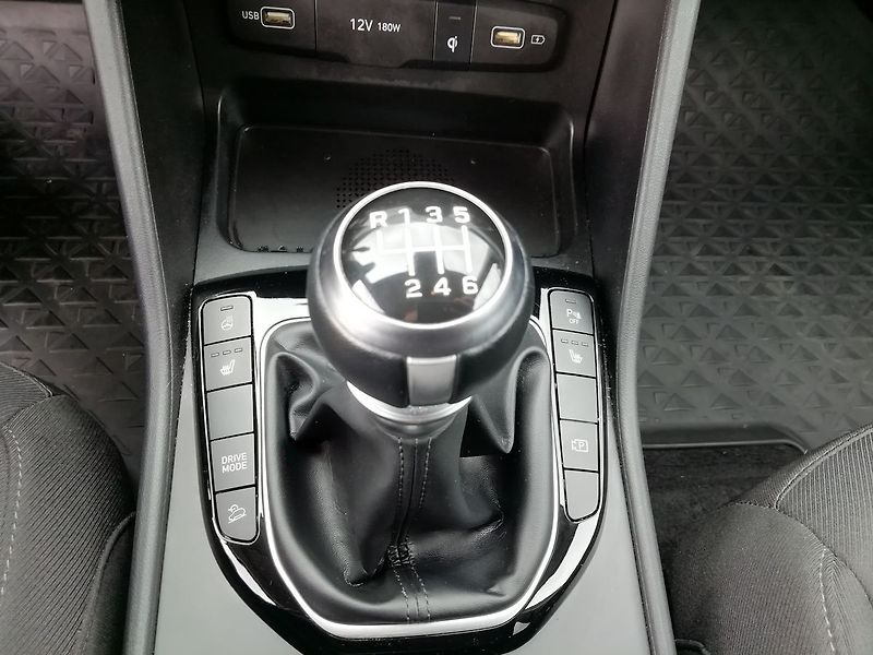 Hyundai Tucson 1,6 CRDi Smart 85 kW - fotka 14 z 18