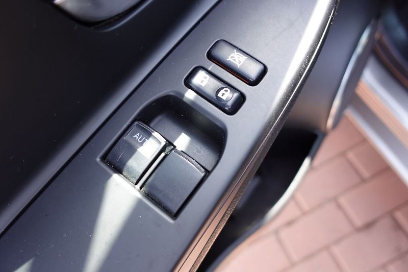 Toyota Yaris ZLEVNĚ 1.5 Dual VVT-i 6M/T Act - fotka 9 z 28