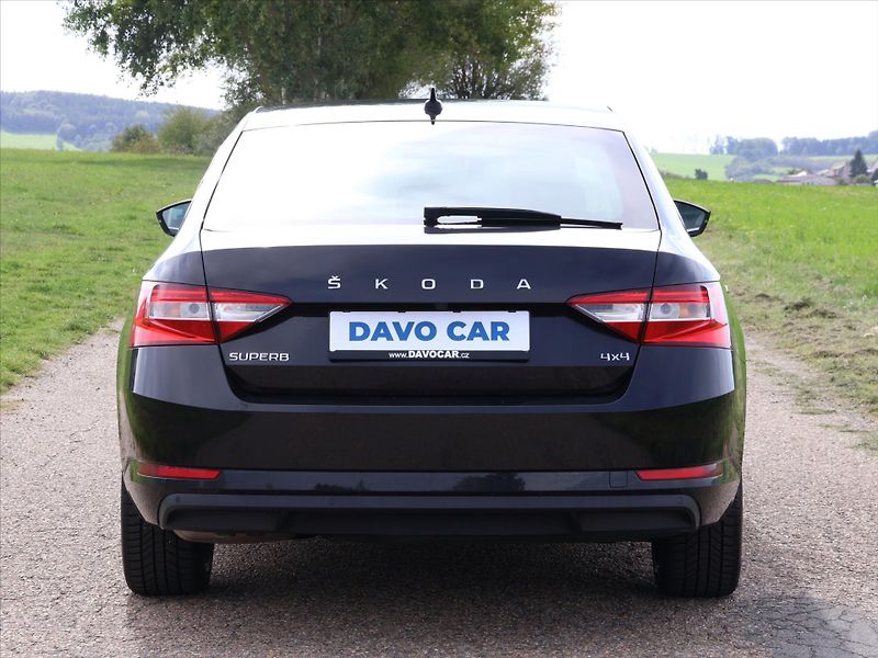 Škoda Superb 2,0 TDI 147kW DSG Style 4x4 CZ - fotka 6 z 45
