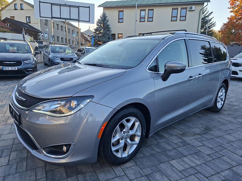 Chrysler Pacifica (2017) 3,6L V6 Touring L PLUS,DVD,And - fotka 3 z 35