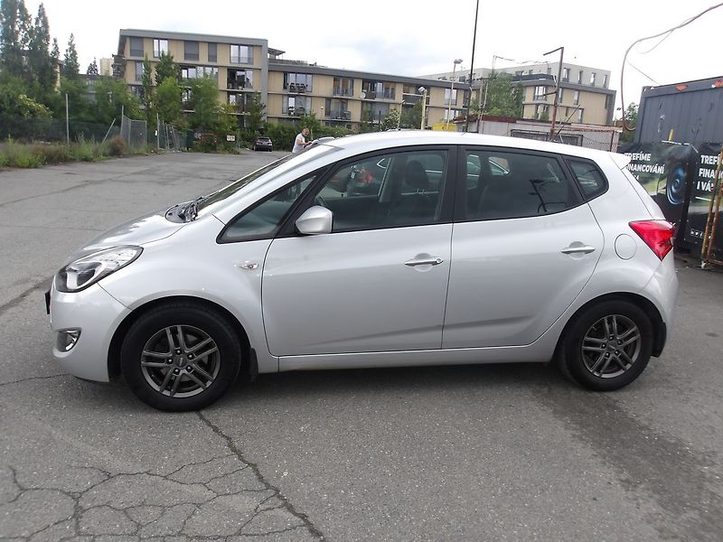 Hyundai ix20 1,6i 91kW NAJ.56000km !!! 1.MA - fotka 10 z 30