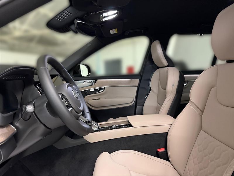 Volvo XC90 (2026) 2,0 Plus Dark  6142 - fotka 7 z 15