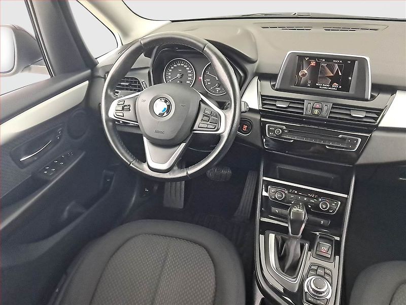 BMW Řada 2 (2015) 218d Gran Tourer, Automat - fotka 7 z 20