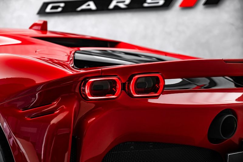 Ferrari SF90 Lift, karbon, metalíza - fotka 10 z 36