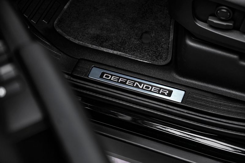 Land Rover Defender SE V6 D200, panorama, Meridian - fotka 19 z 23