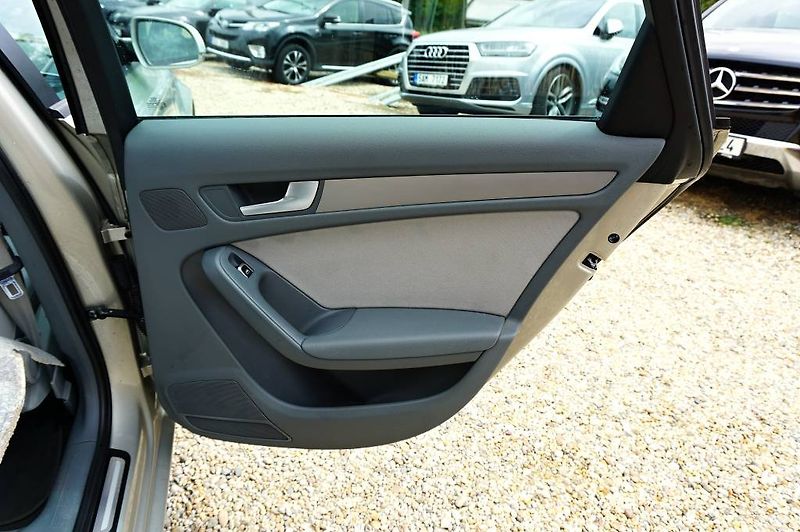 Audi A4 (2012) 2,0 TDI 105 kW - fotka 12 z 32