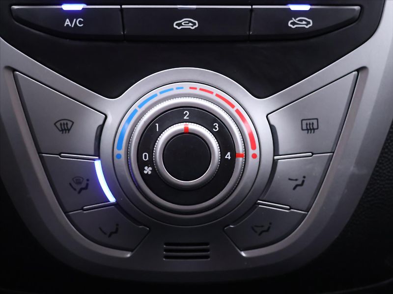 Hyundai ix20 1,4 i 66kW CZ Klima Serv.Kniha - fotka 18 z 26
