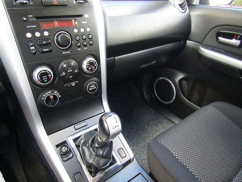 Suzuki Grand Vitara (2006) 1.9 DDiS 95kW  BEZ KOROZE - fotka 36 z 40