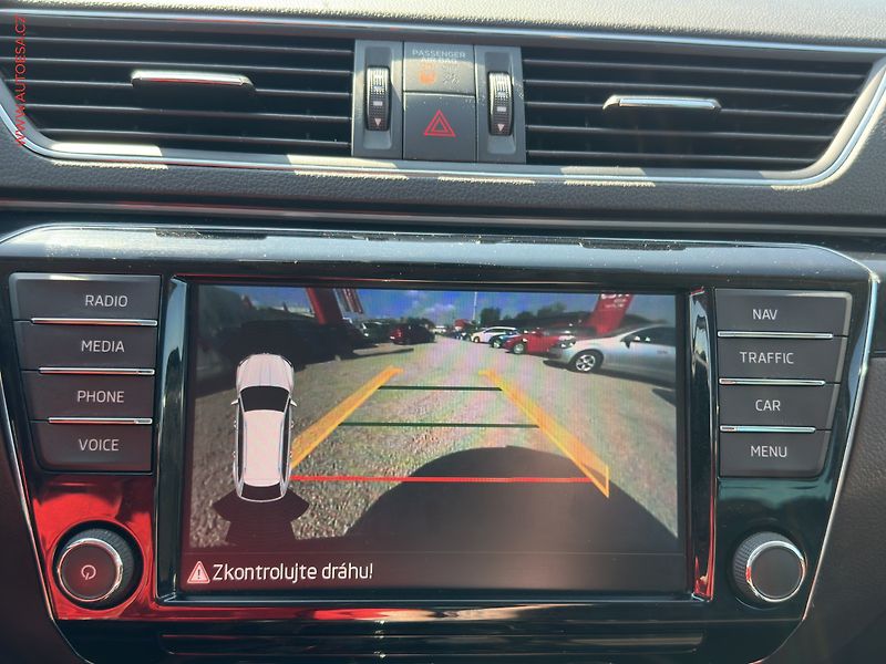 Škoda Superb (2015) 2.0 TDi 4x4, ČR, DSG, bixen - fotka 16 z 23