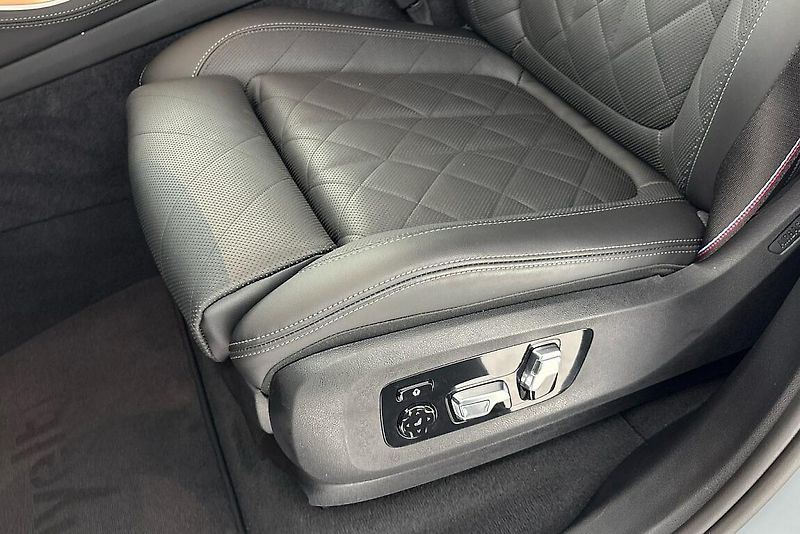BMW X5 xDrive30d - fotka 7 z 26