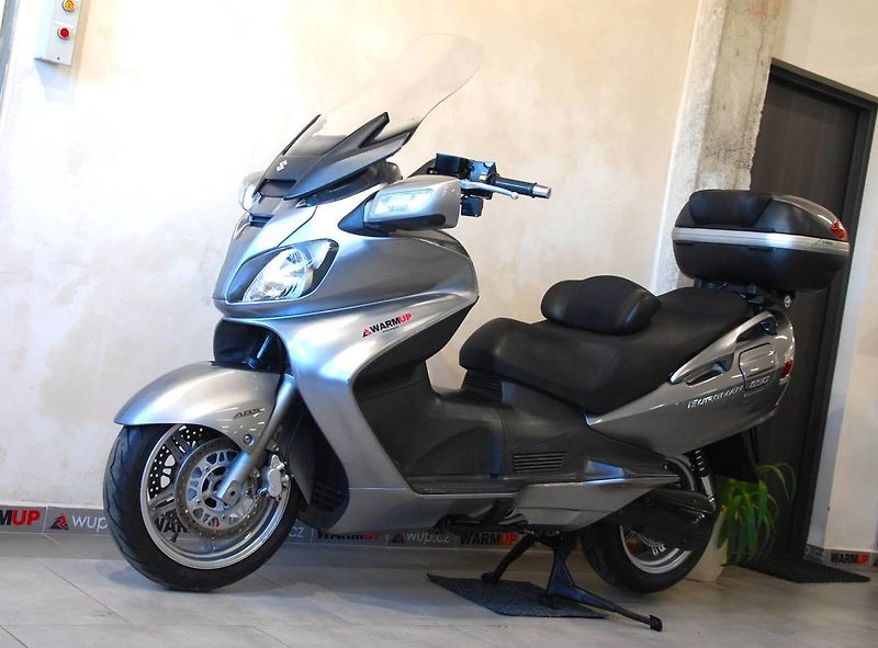 Suzuki Burgman 650 Executive (2007) - fotka 15 z 21