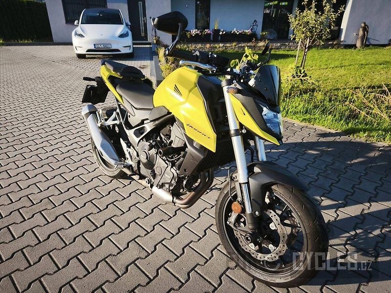 Honda CB 750 Hornet (2023) - fotka 16 z 19