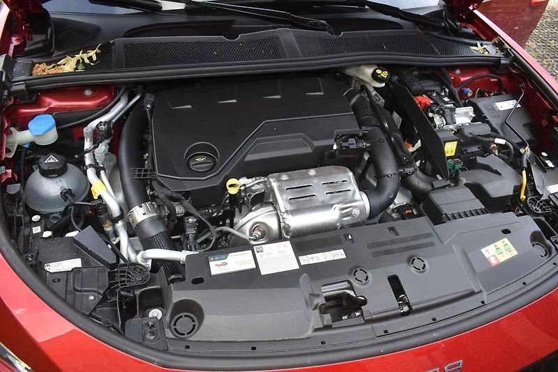 Peugeot 408 je praktický rodinný i reprezentativní podnikatelský vůz.
