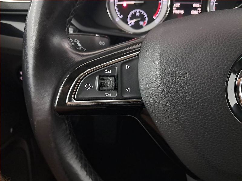Škoda Superb (2017) Laurin&Klement 2.0 TDI 4x4 - fotka 17 z 21