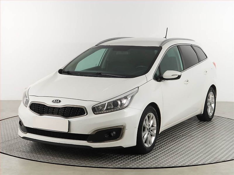 Kia Ceed (2017) Silver 1.6 GDI, Serv.kniha - fotka 2 z 18