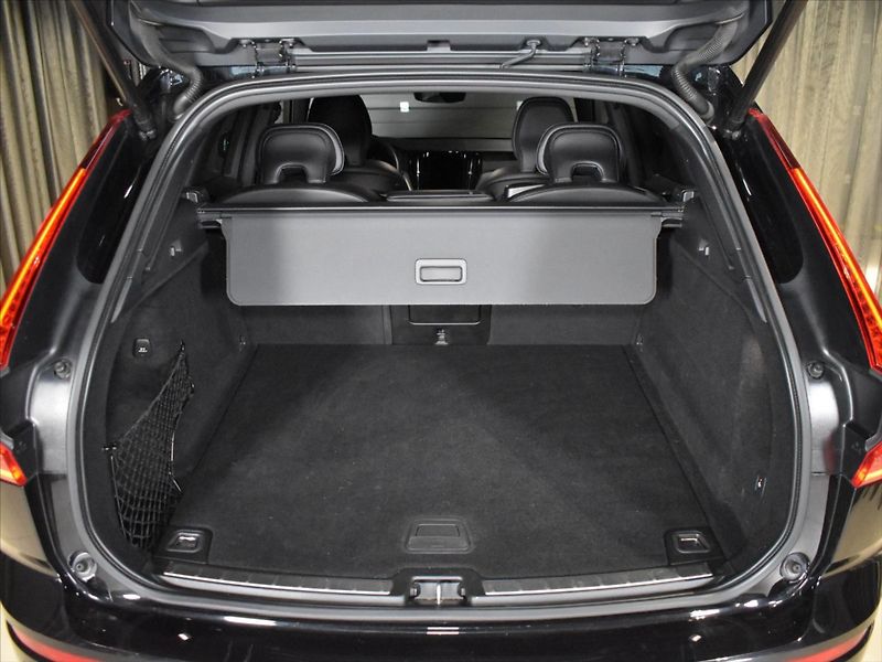 Volvo XC60 2,0 B4 AWD R-Design tažné. - fotka 11 z 22