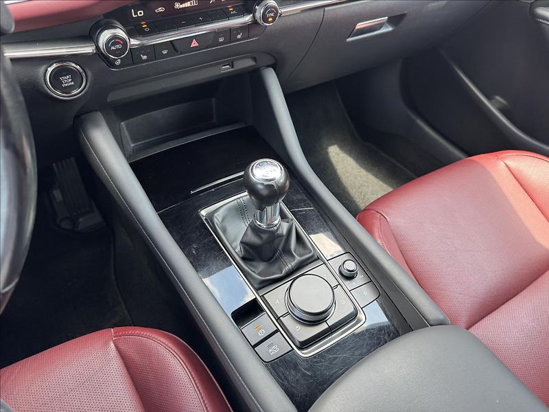 Mazda 3 2,0 Skyactiv-X 132kW GT+ - fotka 24 z 29