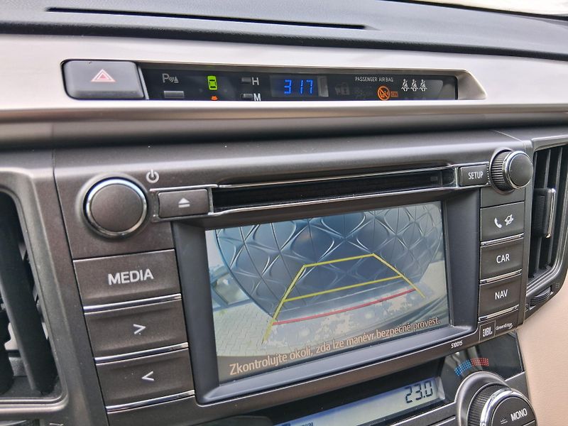 Toyota RAV4 PREMIUM 2.2 D-CAT 4x4 110 kW - fotka 28 z 32