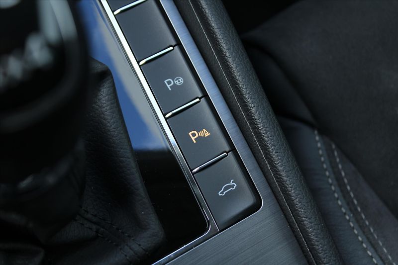 Škoda Superb 2.0 TDI SCOUT DSG ČR - fotka 27 z 31
