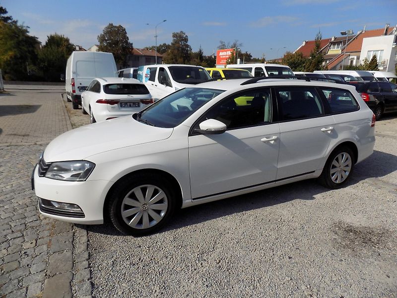 Volkswagen Passat 1,4 TSI 90 KW AUTOKLIMA VÝHŘEV - fotka 16 z 42