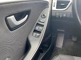 Hyundai i30 1.6-NÍZKÉ KM-1.maj-facelift - náhled 12