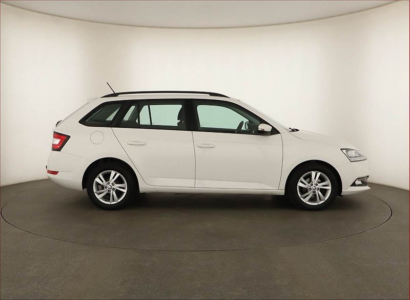 Škoda Fabia (2022) Ambition 1.0 TSI, ČR,1.maj - fotka 6 z 14