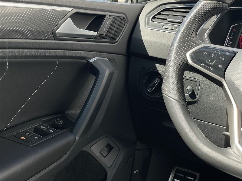 Volkswagen Tiguan 2,0 TDI 4Mot DSG R-Line Matrix - fotka 13 z 23