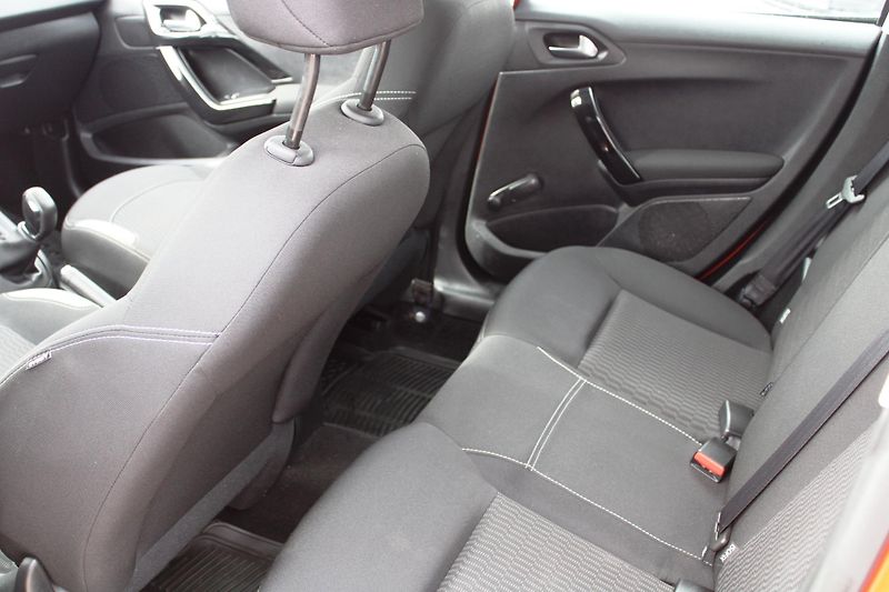 Peugeot 208 (2016) 1,6HDI KLIMA EL.OKNA ESP PC - fotka 10 z 15