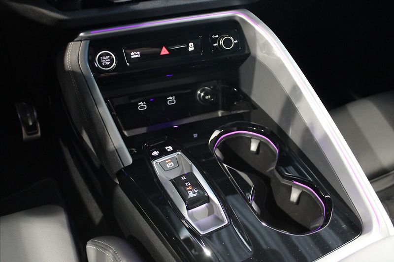 Audi Q5 TFSI quattro 150 kW S Line Tec - fotka 33 z 40