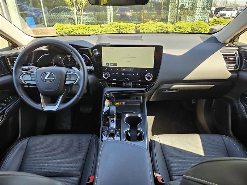 Lexus NX 350h 2,5 Executive Top - fotka 6 z 12