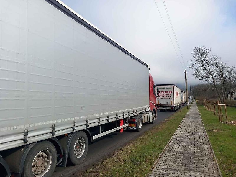 Kamiony v Petrovicích a v přilehlých oblastech