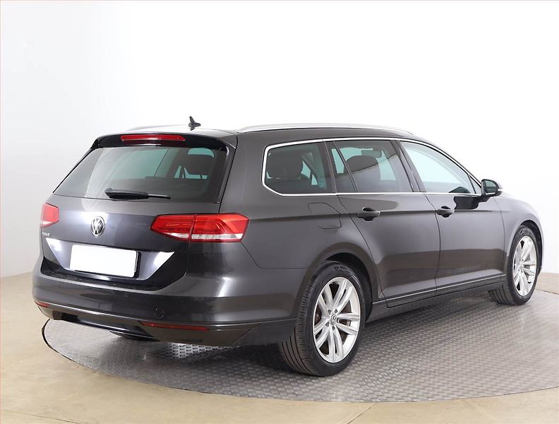 Volkswagen Passat (2019) 2.0 TDI, Navi, Tempomat - fotka 5 z 18