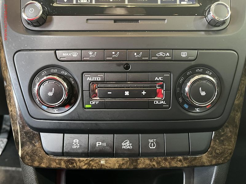 Peugeot 5008 (2010) 1.6i, 1.maj, AAC, tempo - fotka 16 z 16