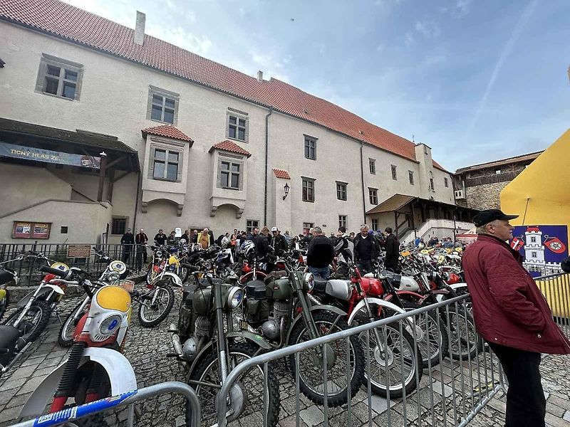 Vzpomínková motocyklová Soutěž Šumavou.