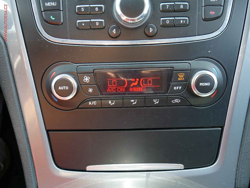 Ford Mondeo (2011) 2.0 TDCi, AC, tempo, výhřev - fotka 17 z 18