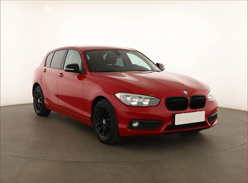 BMW Řada 1 (2015) 116d, Tempomat, Park. senzory - fotka 1 z 13